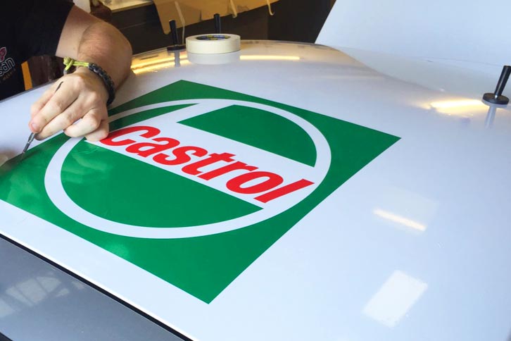 Apllying Castrol vinyl graphics sega rally car
